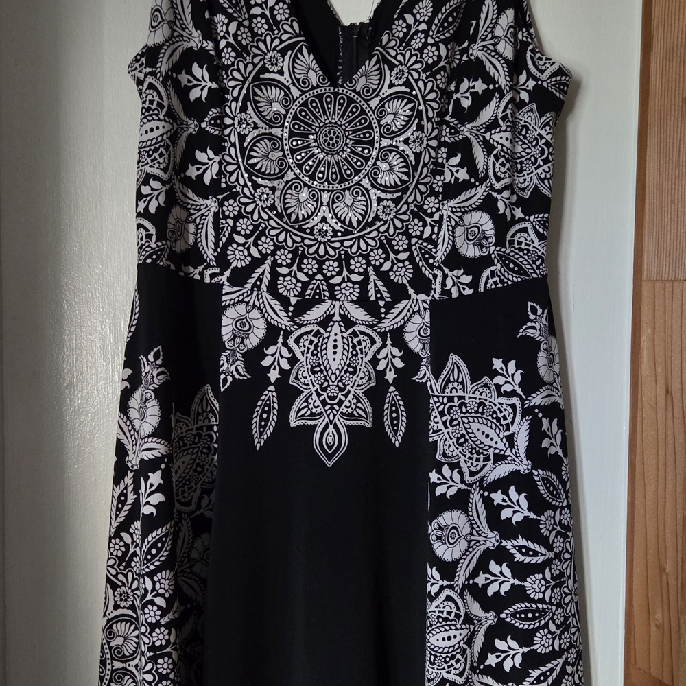 DONATED - VENUS Black and White Patterned Midi Dress